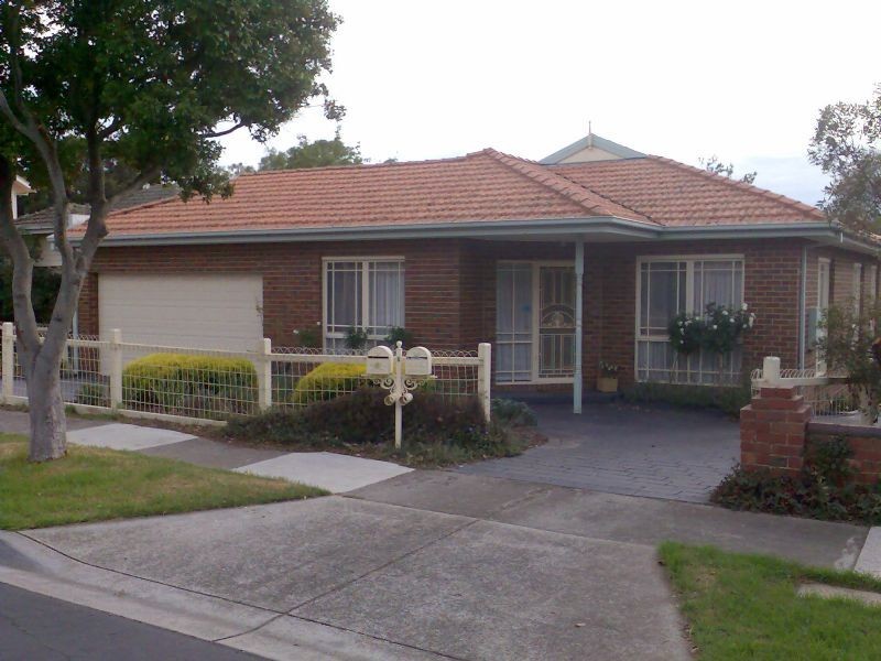 1/6 Magdala Avenue, Strathmore VIC 3041