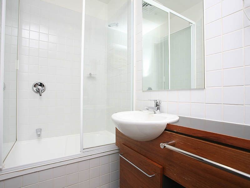 11/18 Bank Place, Melbourne VIC 3000