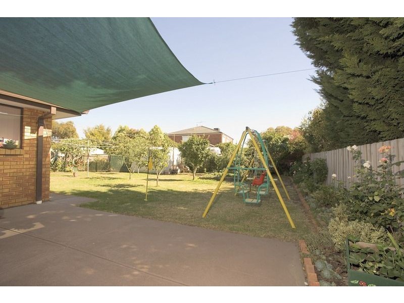 4 Brennan Court, Sydenham VIC 3037