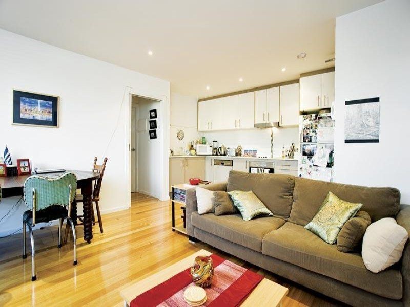 3/30 Pin Oak Crescent, Flemington VIC 3031