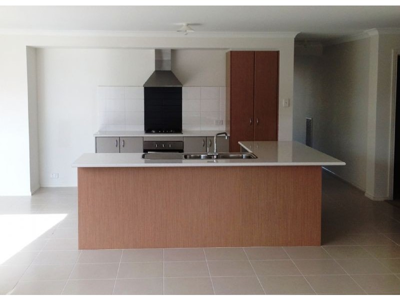 12 Landing Place, Point Cook VIC 3030