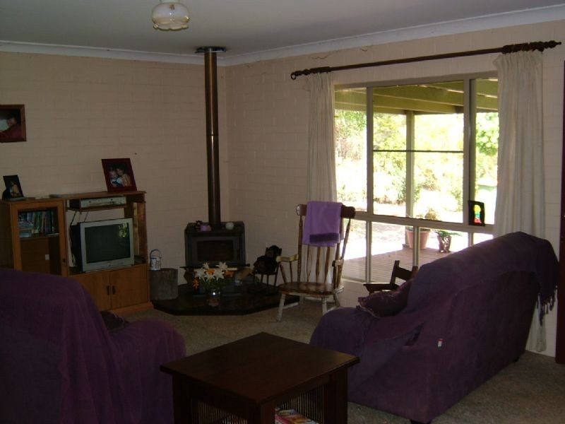 112 COMMISSIONERS FLAT RD, Peachester QLD 4519