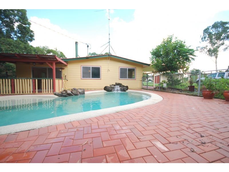 77 HARDWOOD RD, Landsborough QLD 4550