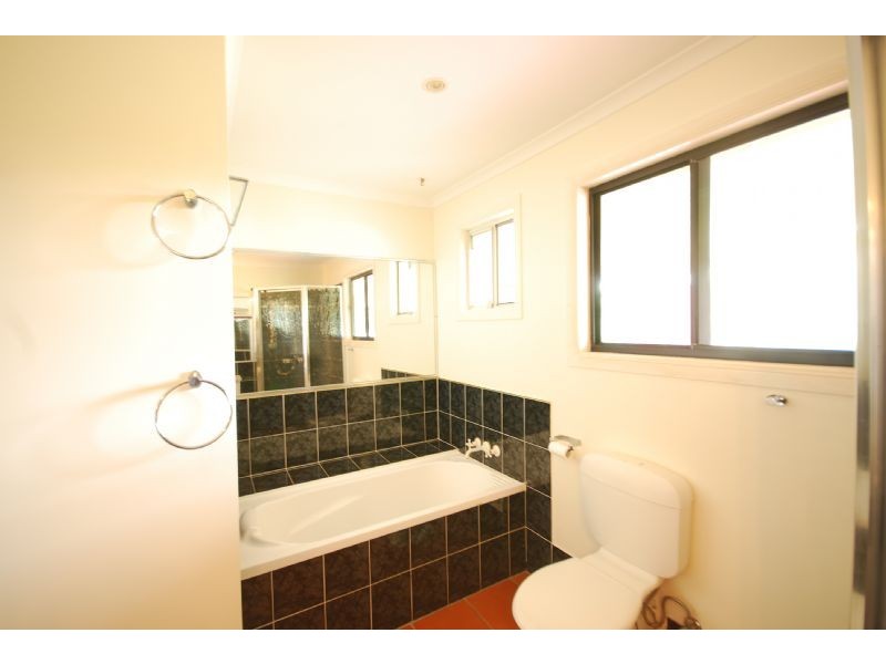 77 HARDWOOD RD, Landsborough QLD 4550