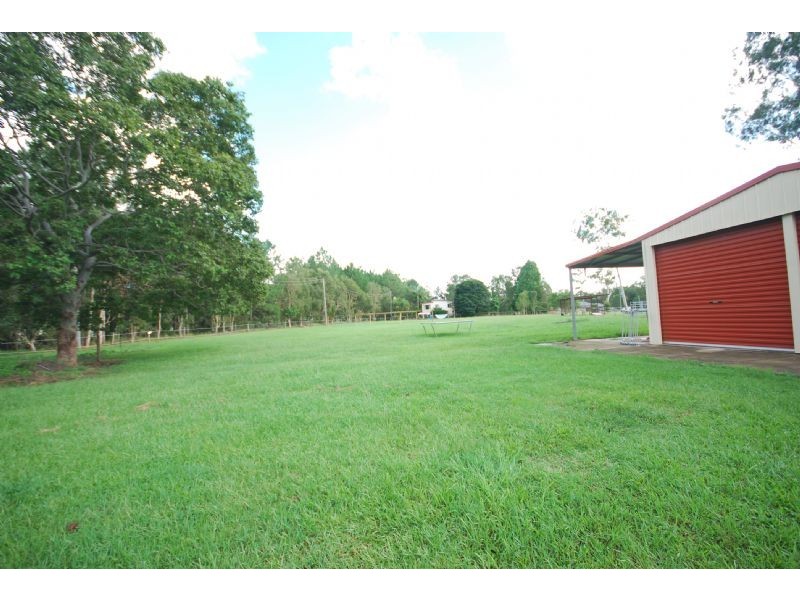 77 HARDWOOD RD, Landsborough QLD 4550