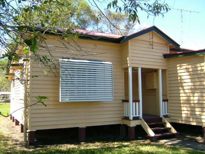 8 RAILWAY STREET, Landsborough QLD 4550