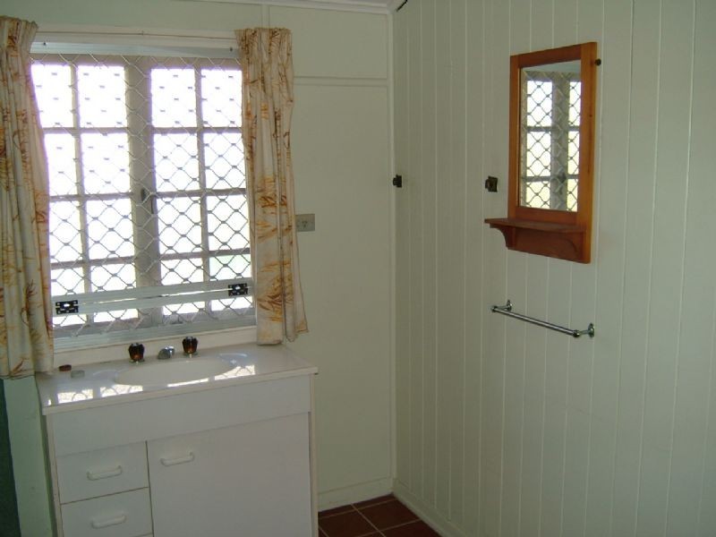 8 RAILWAY STREET, Landsborough QLD 4550