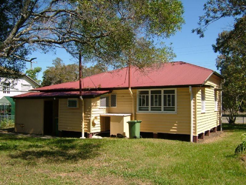 8 RAILWAY STREET, Landsborough QLD 4550