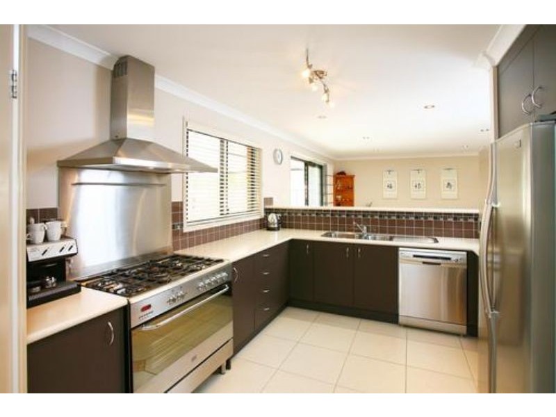 1 WINSTON COURT, Landsborough QLD 4550