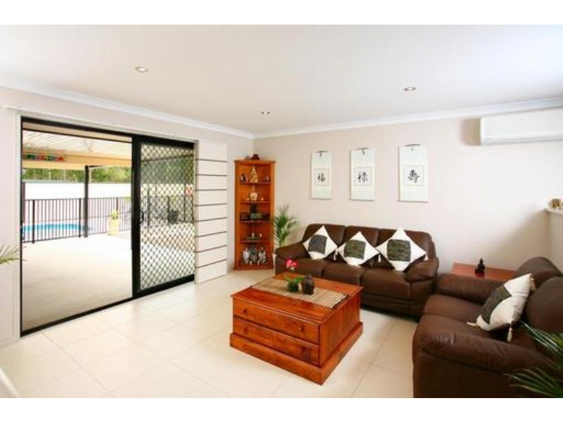 1 WINSTON COURT, Landsborough QLD 4550