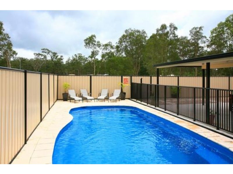 1 WINSTON COURT, Landsborough QLD 4550