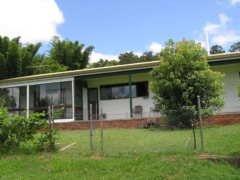 215 Landsborough Rd, Landsborough QLD 4550