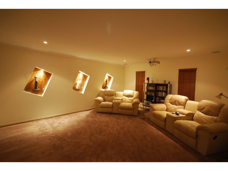 17 Rivers Road, Glass House Mountains QLD 4518