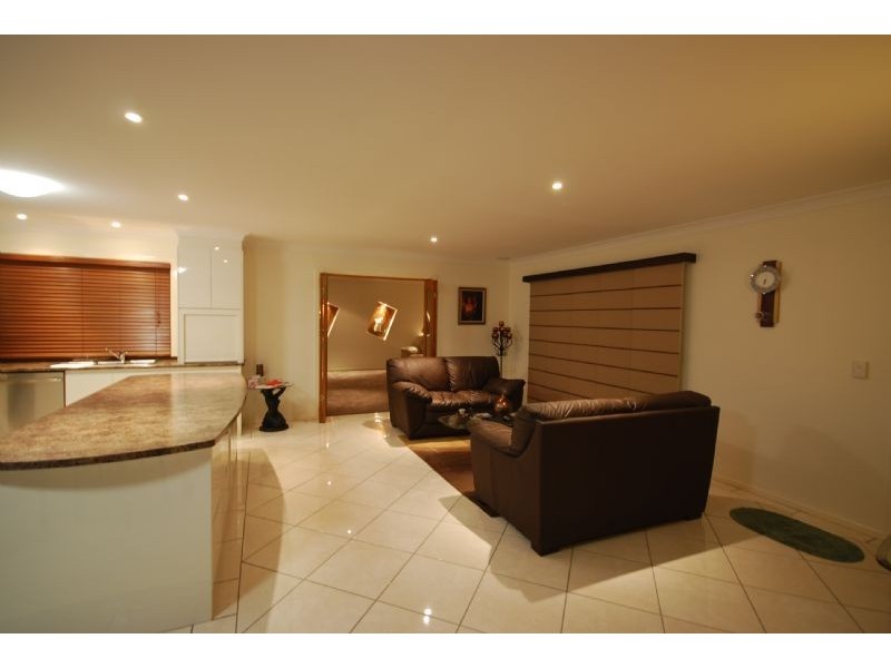 17 Rivers Road, Glass House Mountains QLD 4518