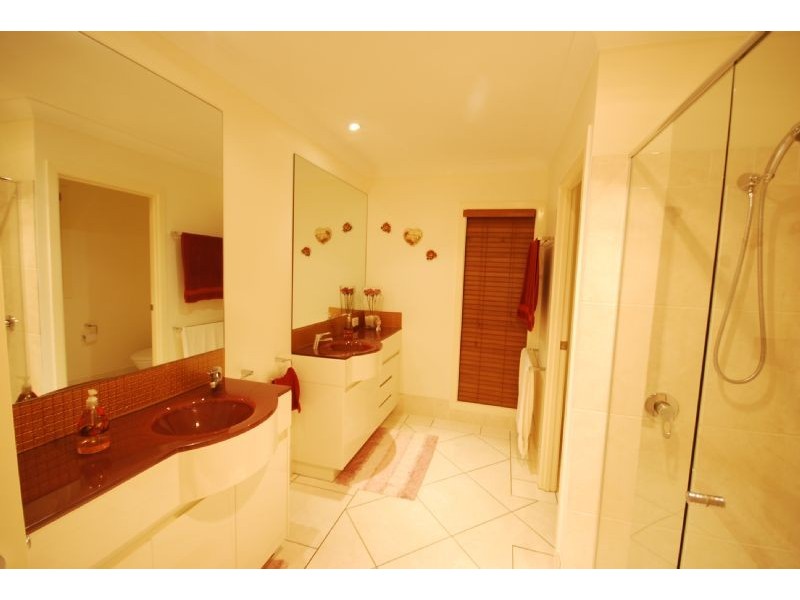 17 Rivers Road, Glass House Mountains QLD 4518