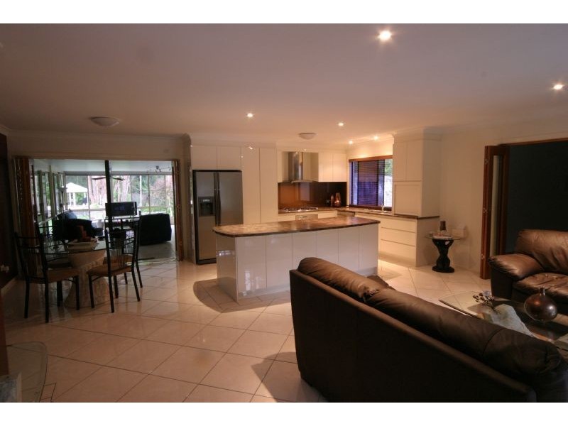 17 Rivers Road, Glass House Mountains QLD 4518