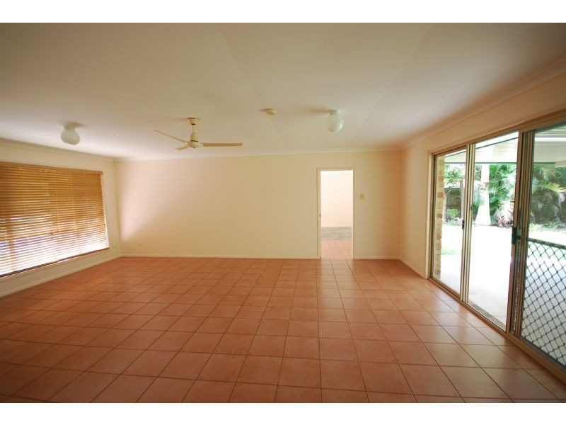 25 Cunningham Avenue, Landsborough QLD 4550