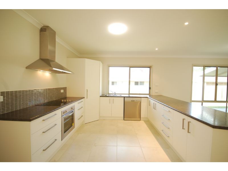 4 Dawn Court, Landsborough QLD 4550