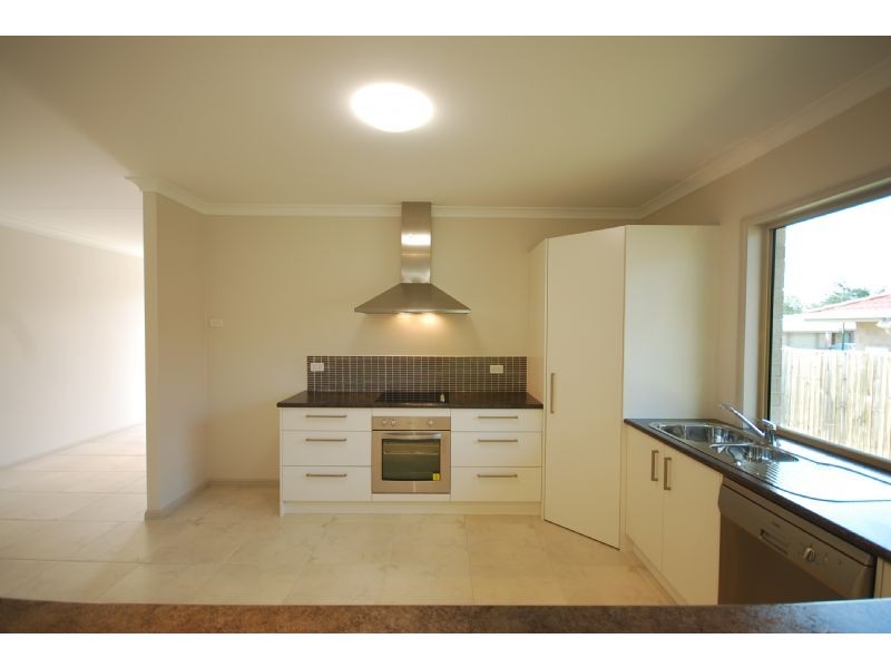 4 Dawn Court, Landsborough QLD 4550