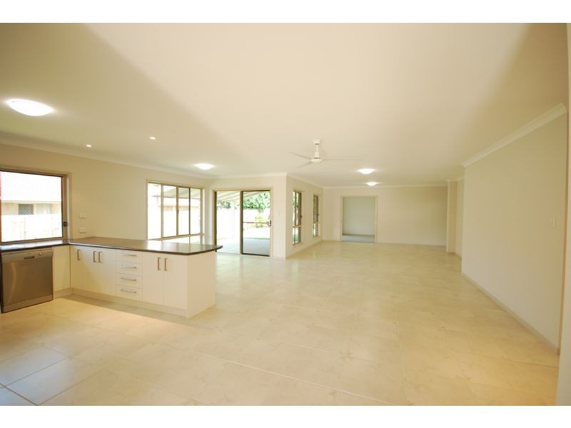 4 Dawn Court, Landsborough QLD 4550
