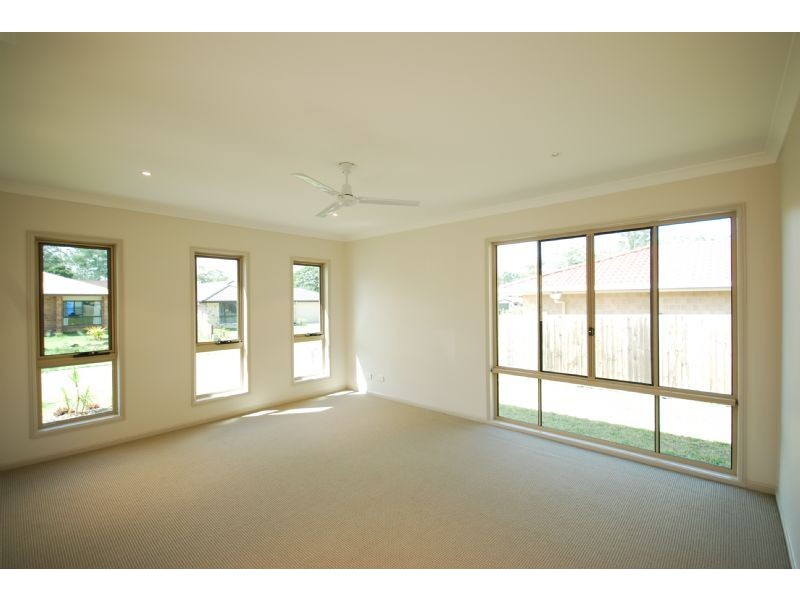 4 Dawn Court, Landsborough QLD 4550