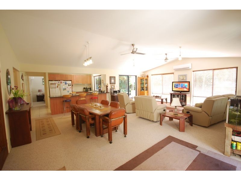 25 Whites, Landsborough QLD 4550