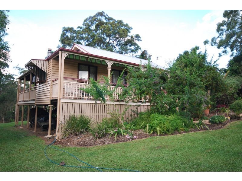 8 Calderwood, Landsborough QLD 4550