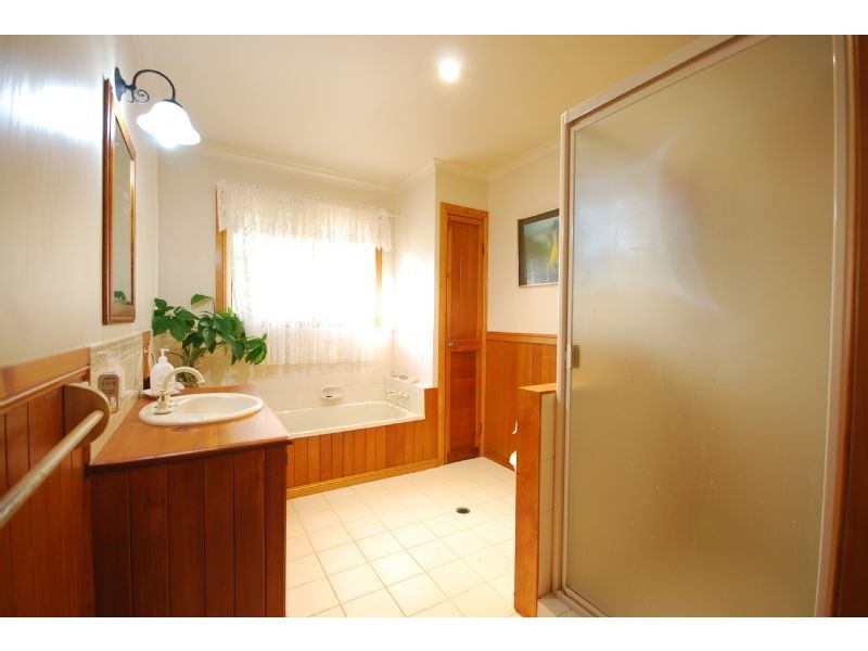 8 Calderwood, Landsborough QLD 4550