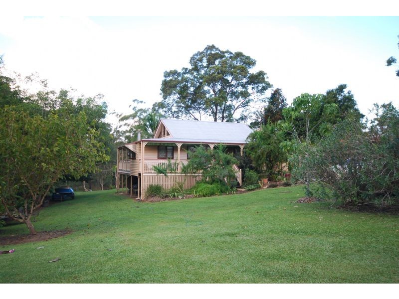8 Calderwood, Landsborough QLD 4550