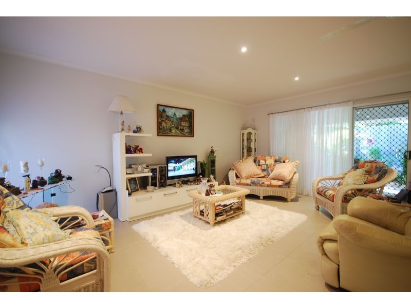 2/24-26 Coolamon Crescent, Beerwah QLD 4519