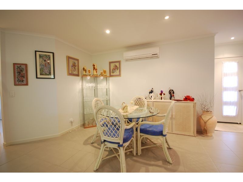 2/24-26 Coolamon Crescent, Beerwah QLD 4519