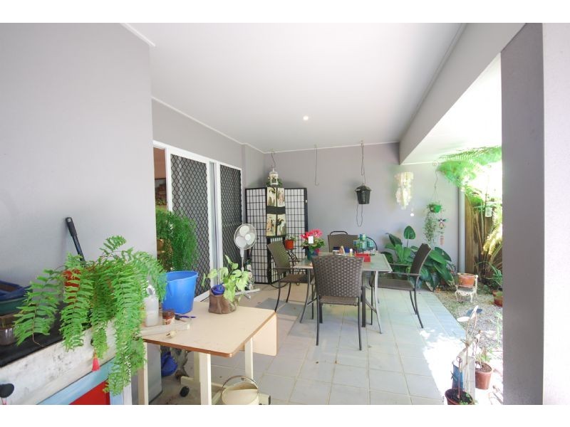 2/24-26 Coolamon Crescent, Beerwah QLD 4519