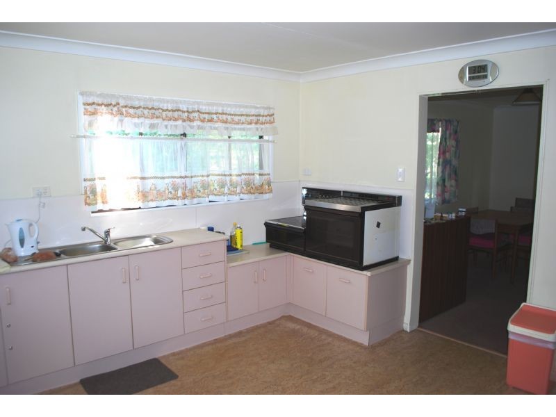 4 GREBER RD, Beerwah QLD 4519