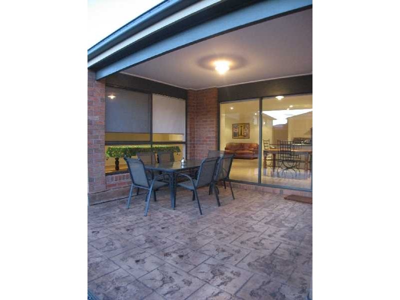 4 Holly Drive, Point Cook VIC 3030