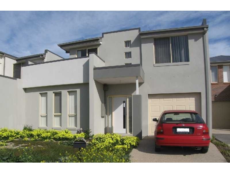 16 East Cornhill Drive, Point Cook VIC 3030