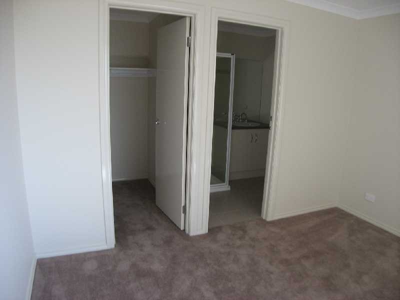 16 East Cornhill Drive, Point Cook VIC 3030