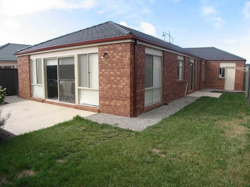 18 Lindsay Gardens, Point Cook VIC 3030