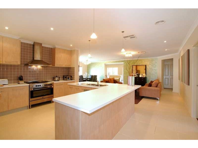 2 Tivoli Street, Point Cook VIC 3030