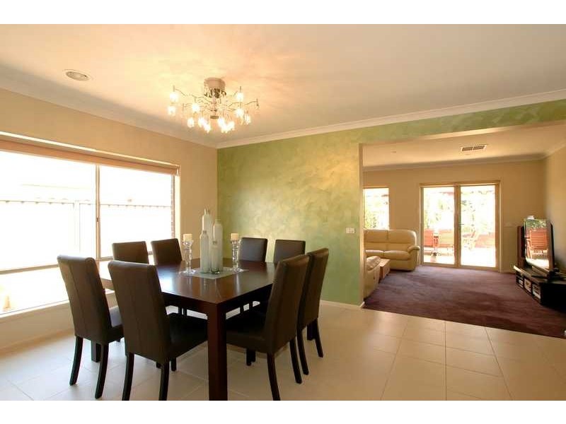 2 Tivoli Street, Point Cook VIC 3030