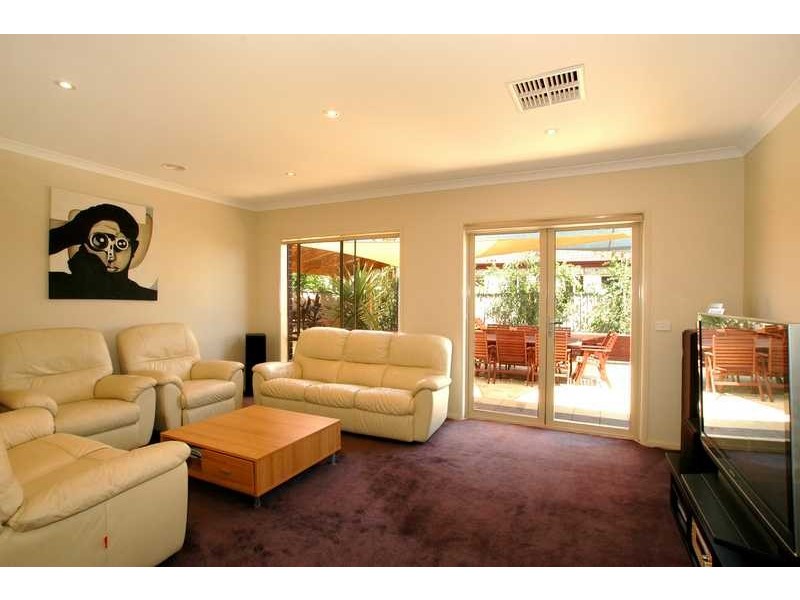 2 Tivoli Street, Point Cook VIC 3030