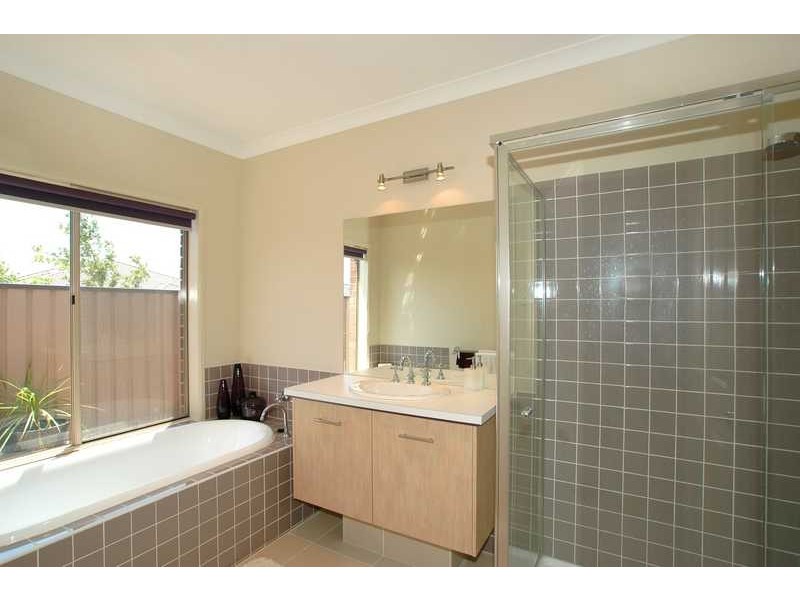 2 Tivoli Street, Point Cook VIC 3030