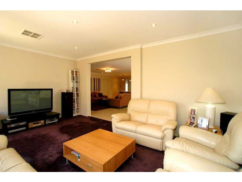 2 Tivoli Street, Point Cook VIC 3030