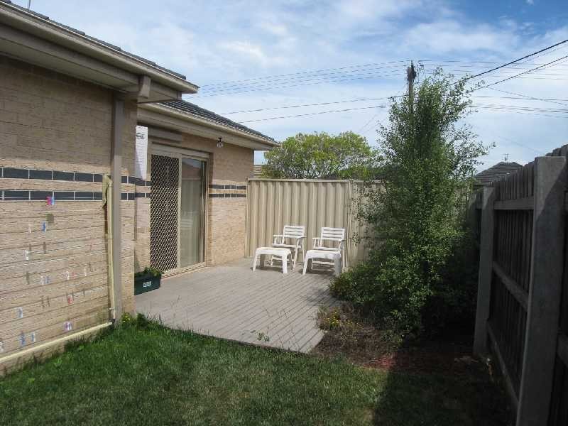 2/34-36 Stenhouse Avenue, Brooklyn VIC 3012