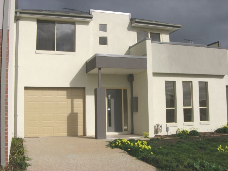 18 East Cornhill Drive, Point Cook VIC 3030