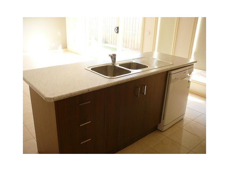 2/20 Swinburne, Truganina VIC 3029