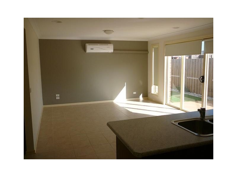 2/20 Swinburne, Truganina VIC 3029
