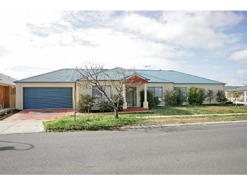 22 Diamond Drive, Werribee VIC 3030