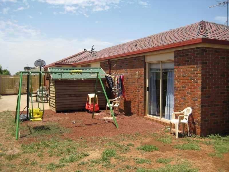 2/15 Priorswood Drive, Hoppers Crossing VIC 3029