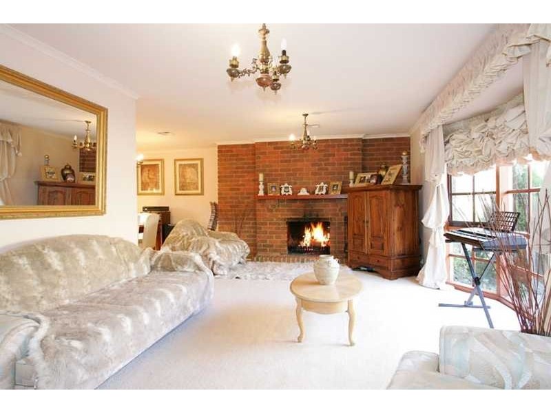 18 McKenzie Crescent, Hoppers Crossing VIC 3029