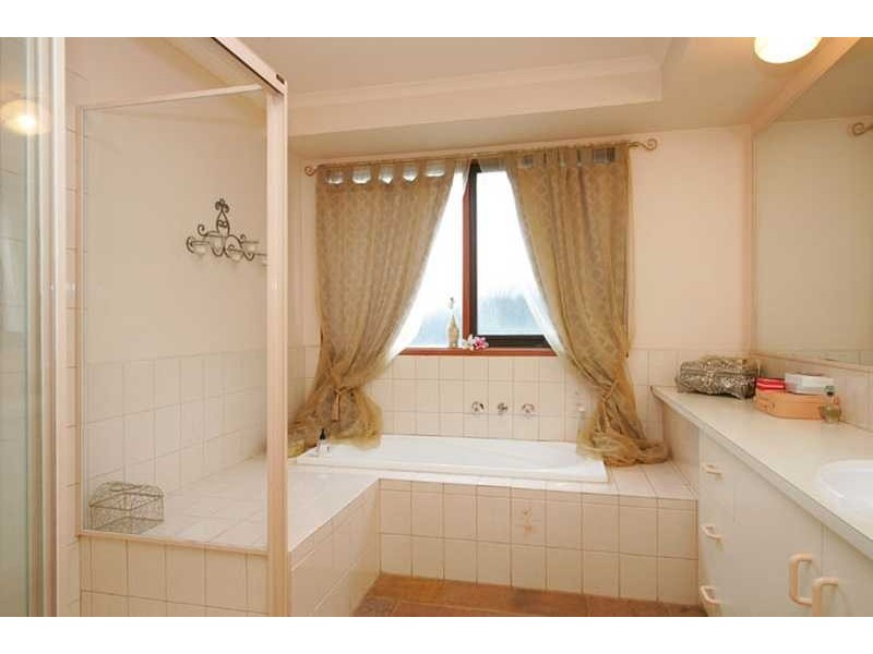 18 McKenzie Crescent, Hoppers Crossing VIC 3029